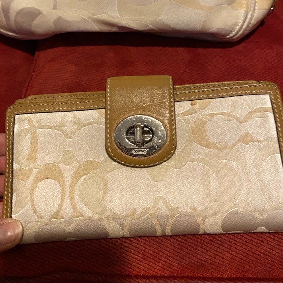 Cream and Tan coach bag with matching wallet - Picture 2 of 10